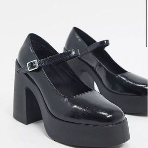 adorable black classic mary jane heels!!